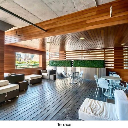 Three Br Condo Step To Cn Tower Rogers Center With Free Parking Toronto Exterior photo