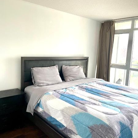 Three Br Condo Step To Cn Tower Rogers Center With Free Parking Toronto Exterior photo