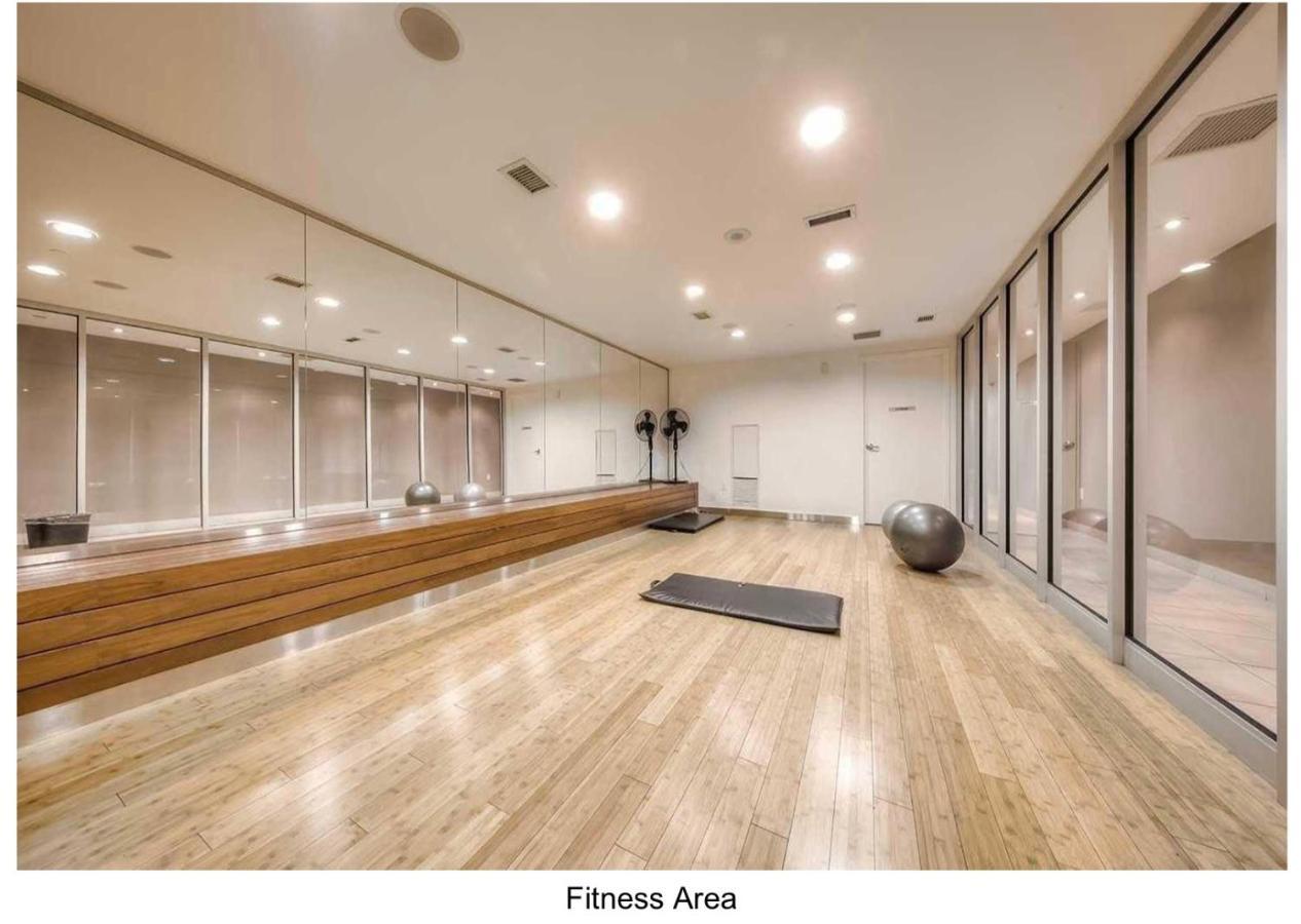 Three Br Condo Step To Cn Tower Rogers Center With Free Parking Toronto Exterior photo